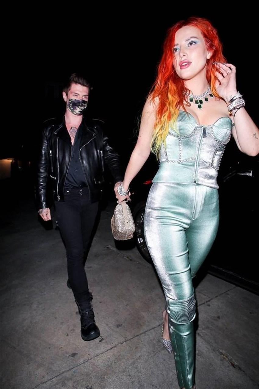 Bella Thorne nişan yüzüğünü gösterdi!