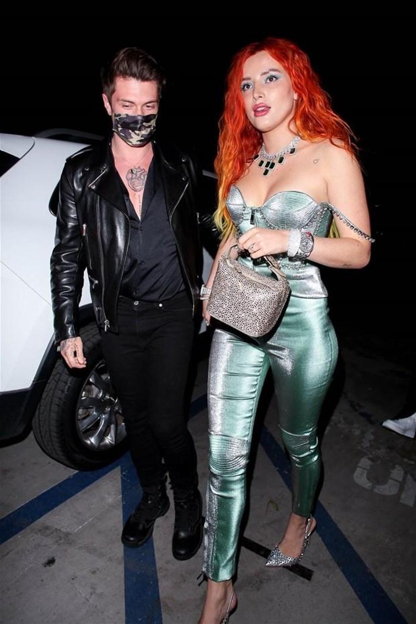 Bella Thorne nişan yüzüğünü gösterdi!