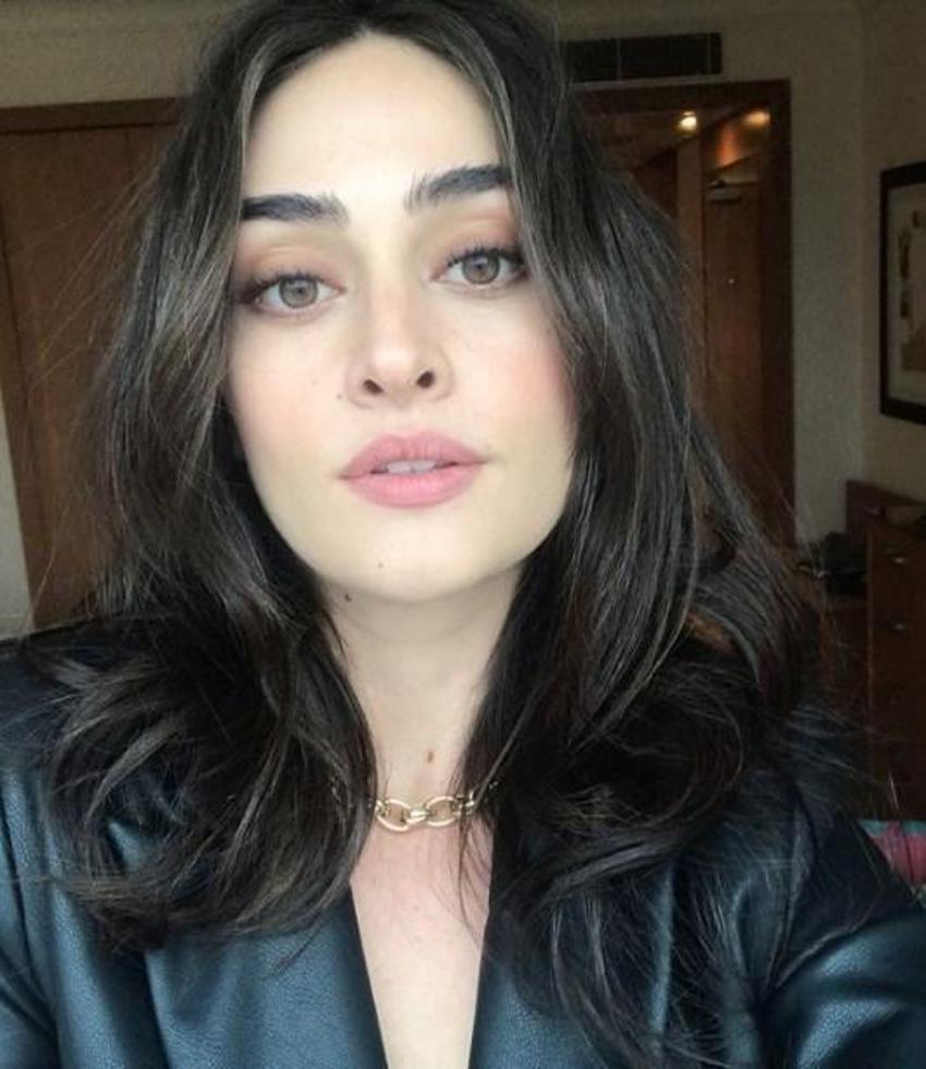 Ramo'nun Sibel'i Esra Bilgiç güzelliğiyle büyülüyor! Onu hiç böyle görmediniz...