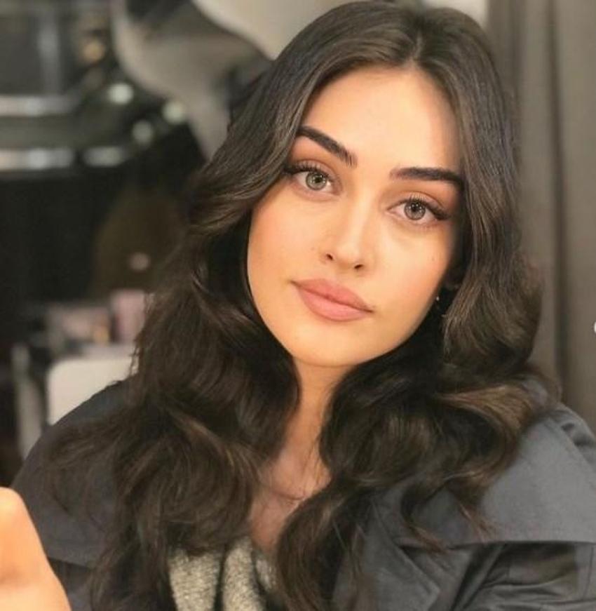 Ramo'nun Sibel'i Esra Bilgiç güzelliğiyle büyülüyor! Onu hiç böyle görmediniz...