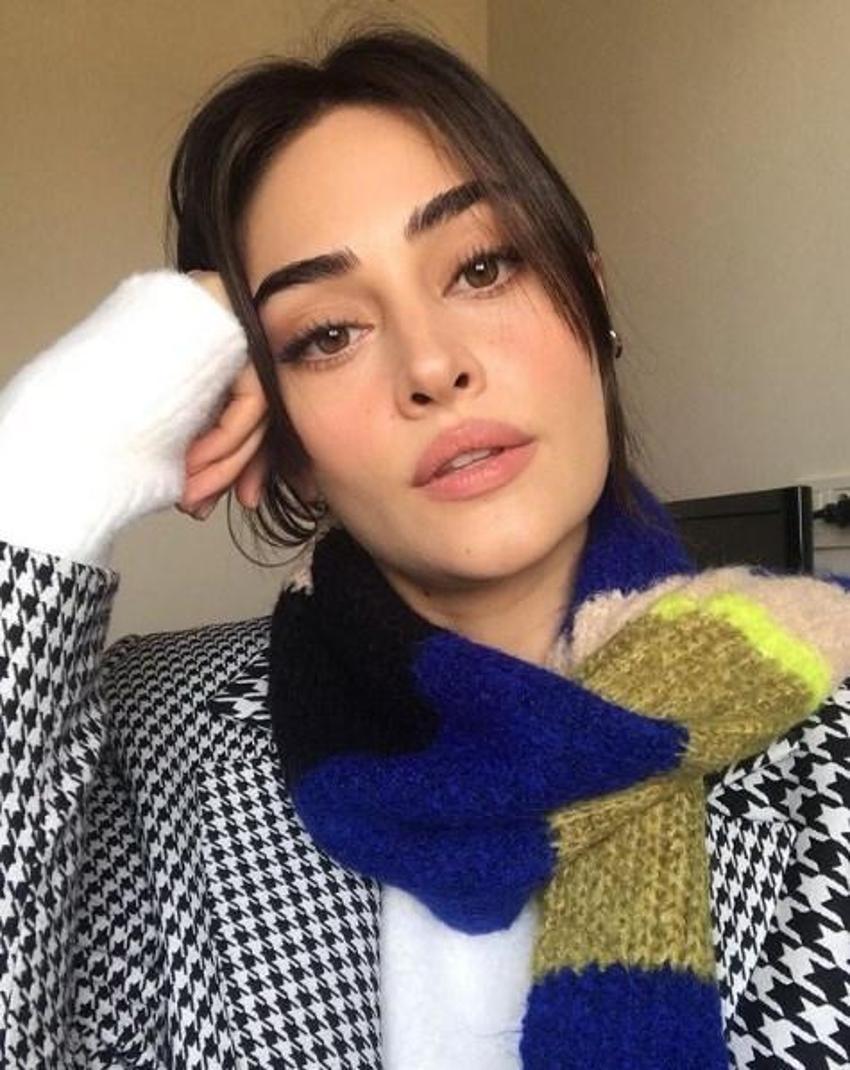 Ramo'nun Sibel'i Esra Bilgiç güzelliğiyle büyülüyor! Onu hiç böyle görmediniz...