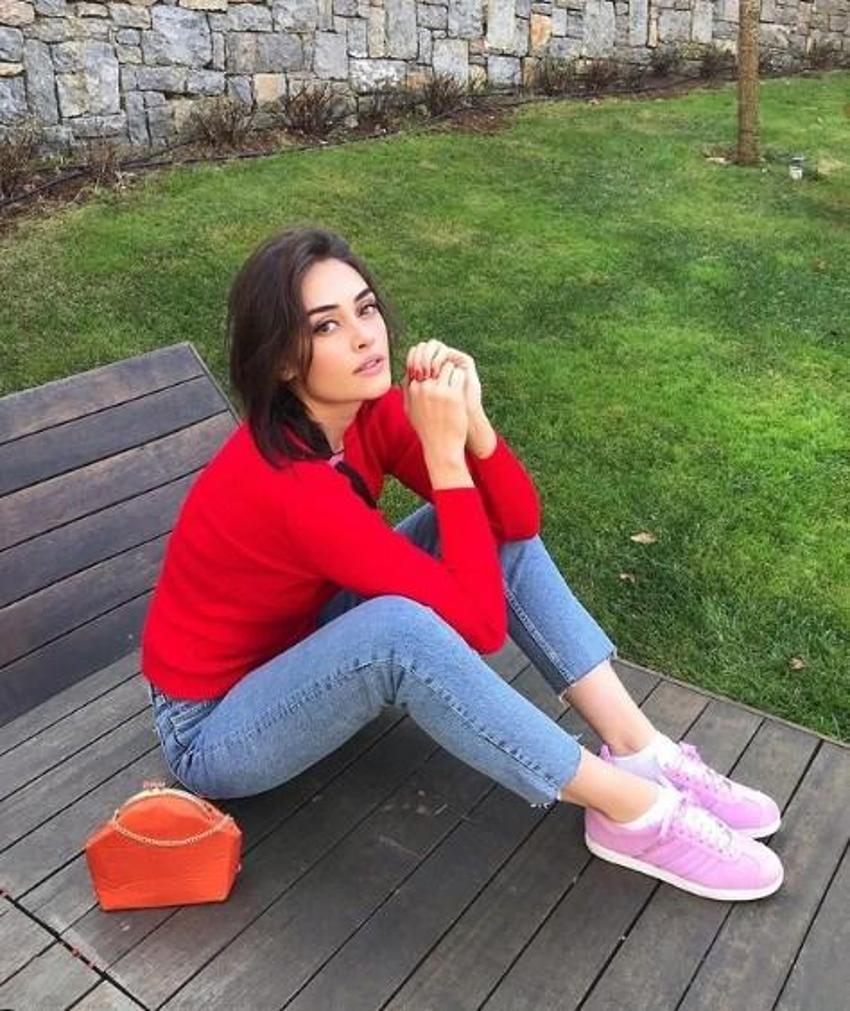 Ramo'nun Sibel'i Esra Bilgiç güzelliğiyle büyülüyor! Onu hiç böyle görmediniz...