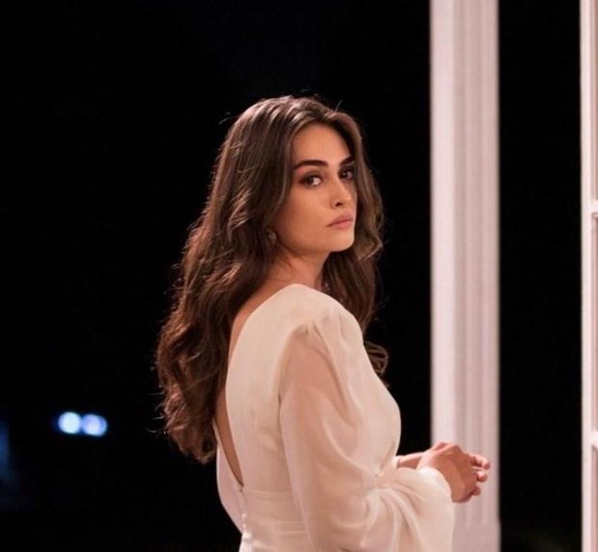 Ramo'nun Sibel'i Esra Bilgiç güzelliğiyle büyülüyor! Onu hiç böyle görmediniz...