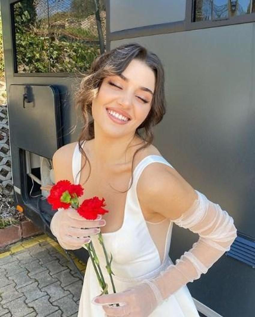 Hande Erçel noktayı koydu! Murat Akdoğan ile aşk iddiası...