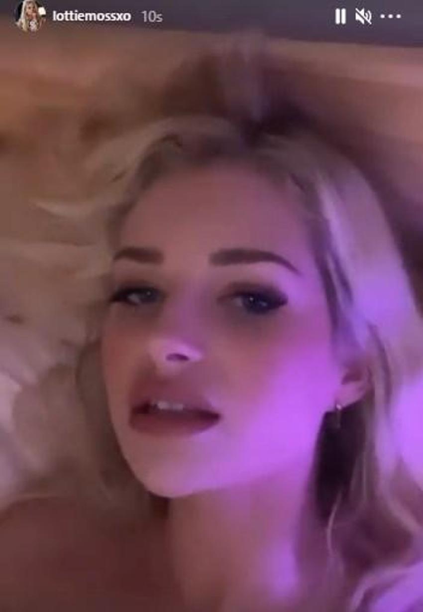 Lottie Moss’dan seksi video!