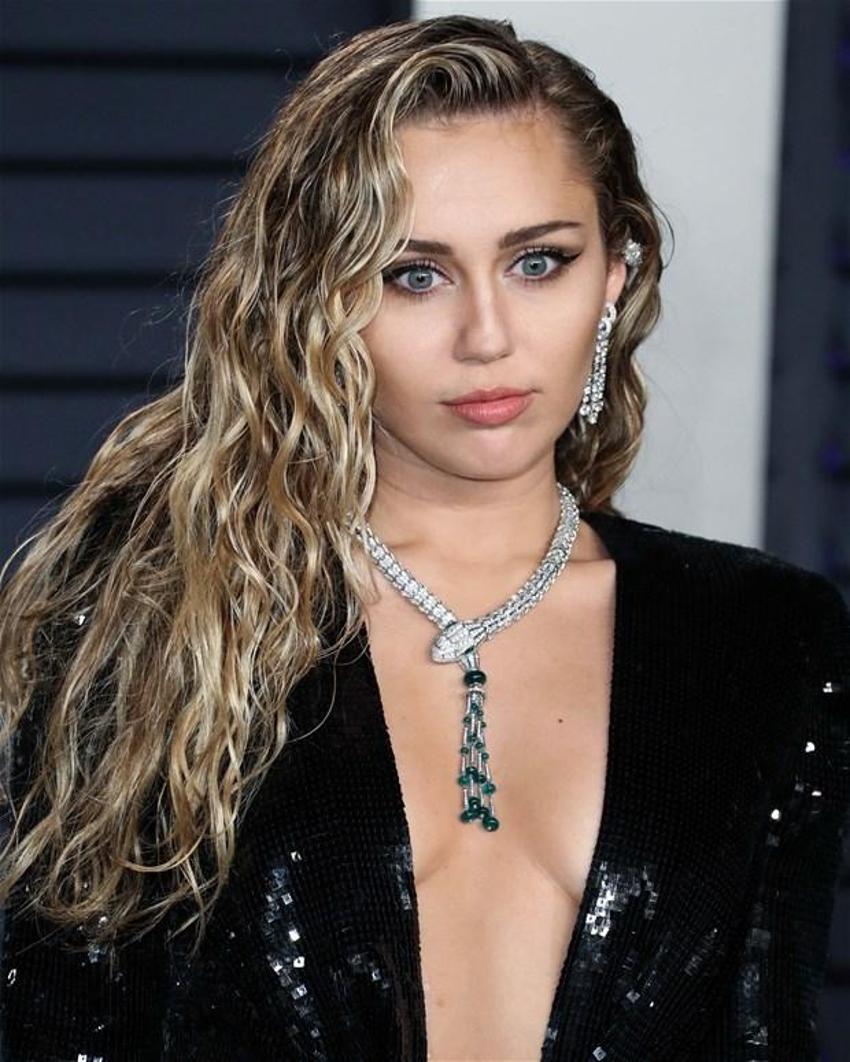 Miley Cyrus ile Yungblud sarmaş dolaş!