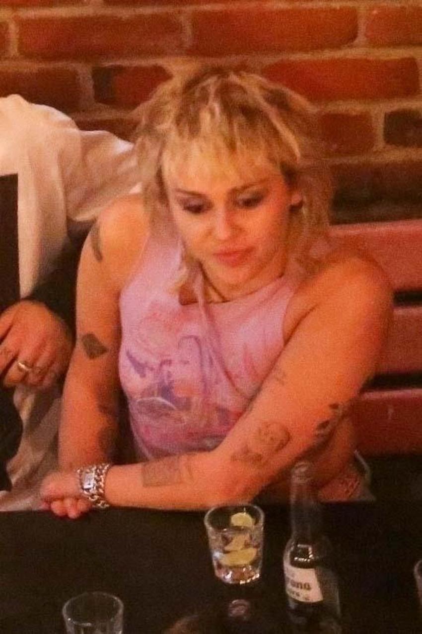 Miley Cyrus ile Yungblud sarmaş dolaş!