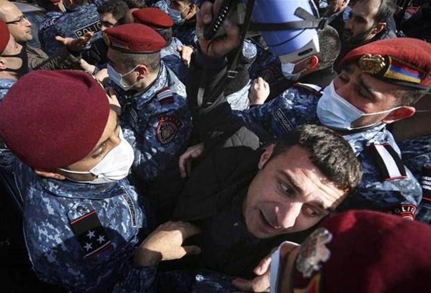 Dağlık Karabağ hezimetinin ardından Paşinyan'dan şoke eden karar! Dünyaya duyurdu