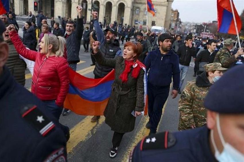 Dağlık Karabağ hezimetinin ardından Paşinyan'dan şoke eden karar! Dünyaya duyurdu