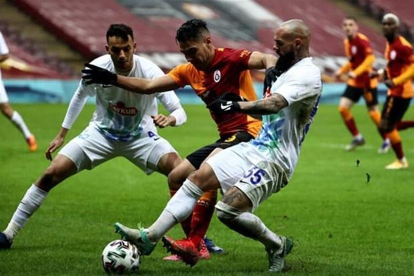 Galatasaray'dan ilginç transfer! Mostafa'nın yanına bir pivot daha Christian Benteke