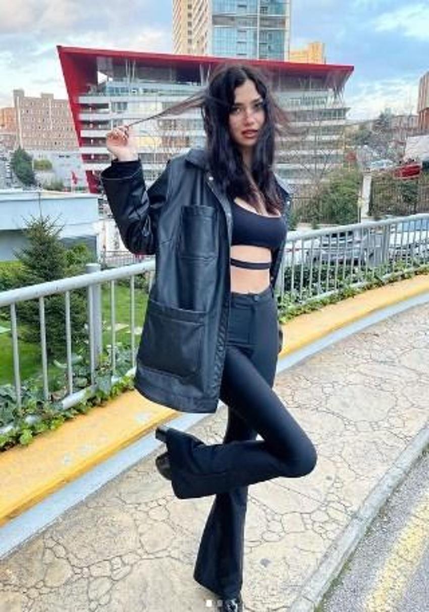 Kırgın Çiçekler'in Meral'i Aleyna Solaker sezonu açtı!