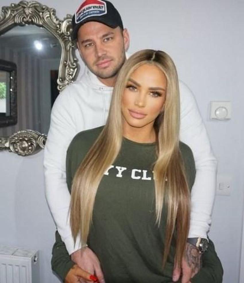 Katie Price altıncı kez anne oluyor!