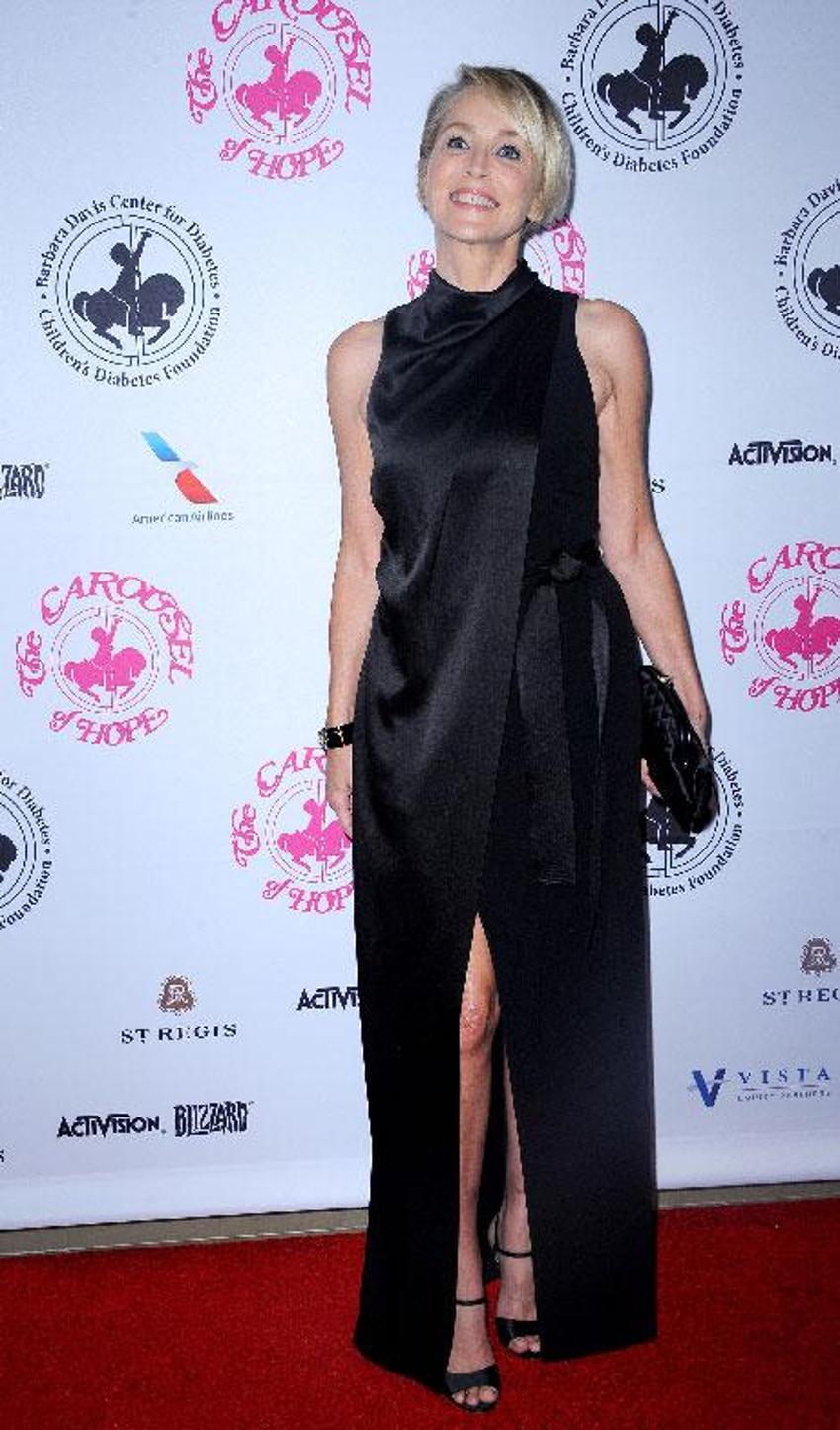 Sharon Stone'dan şok açıklamalar! 'Yapımcım partnerimle yatmamı istedi'