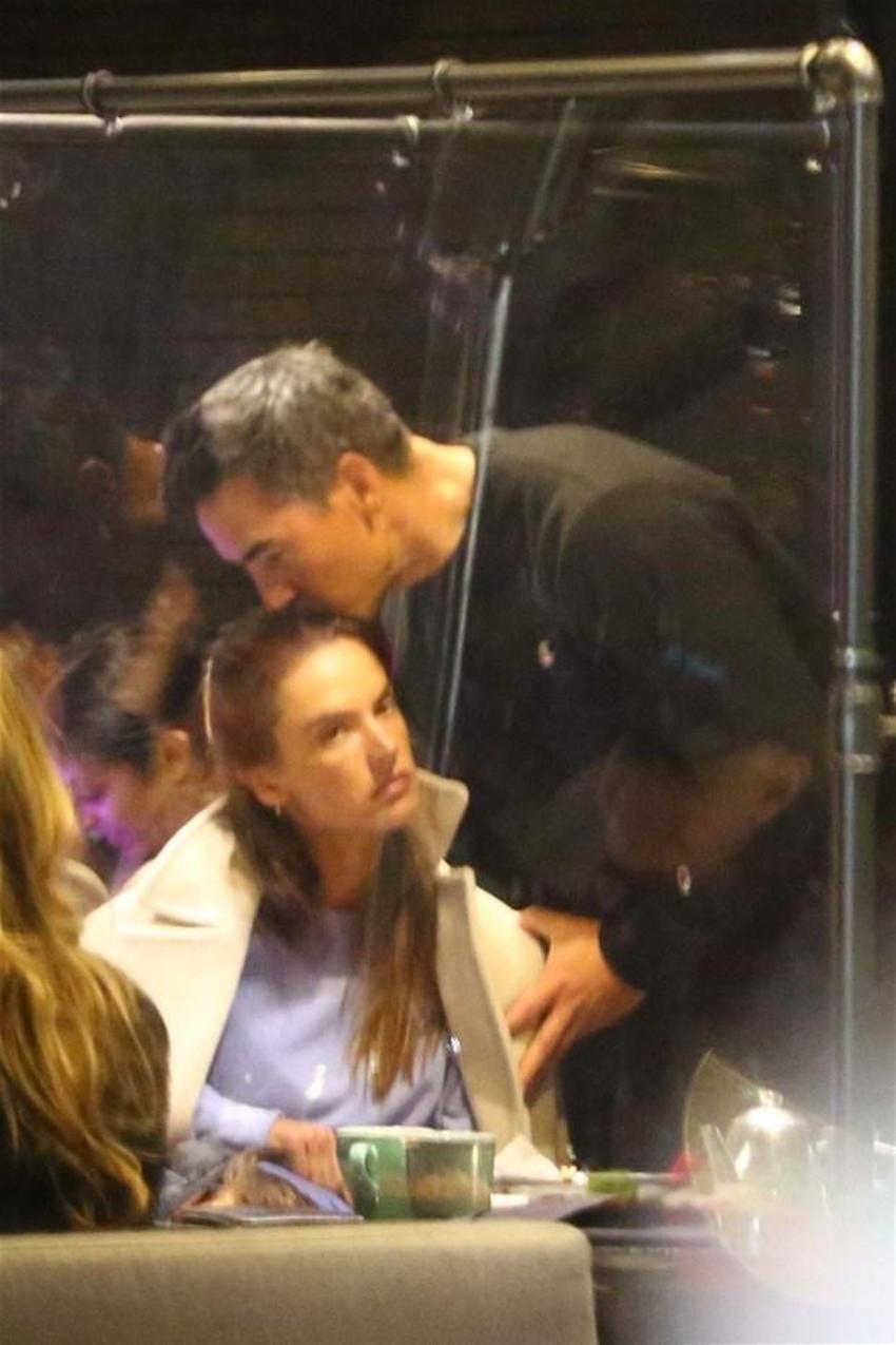 Alessandra Ambrosio yeni bir aşka yelken açtı!