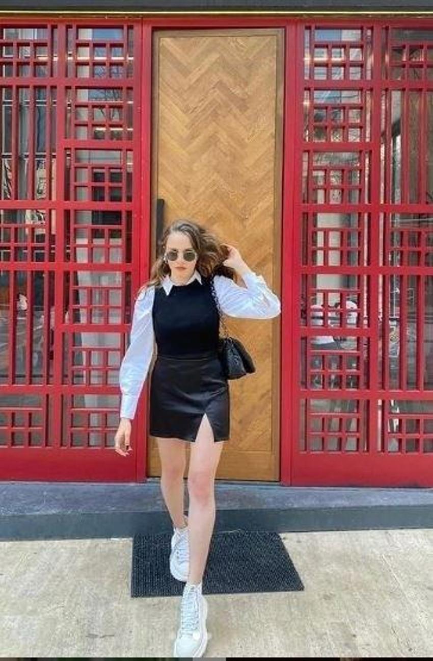 Miray Daner süper mini eteğiyle sosyal medyayı salladı! Adeta bir deri bir kemik kaldı