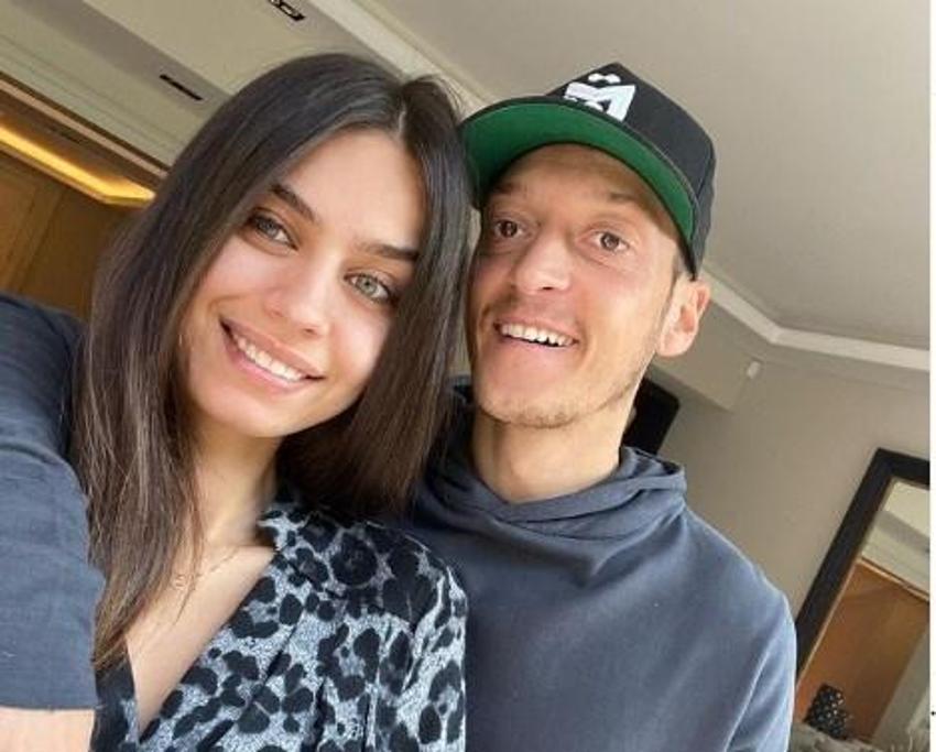 Mesut Özil'in güzel eşi Amine Gülşe'nin kızı Eda annesinden rol çaldı!