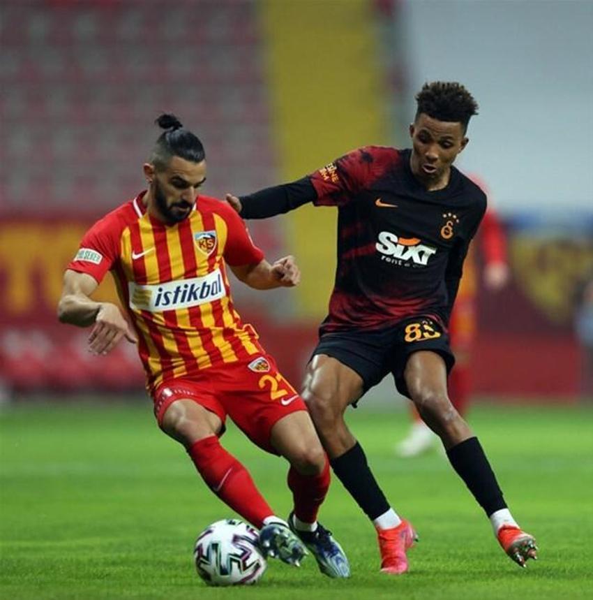Galatasay maçında saha karıştı! Herkes duydu, Terim hakemle konuştuktan sonra...