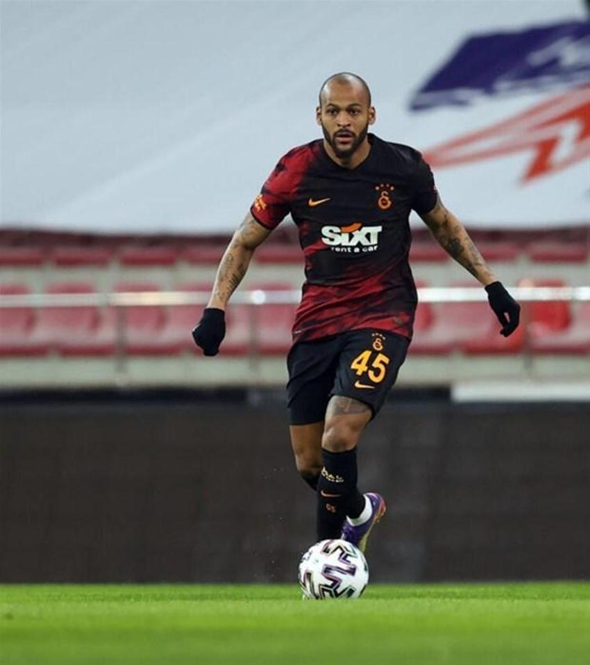 Galatasay maçında saha karıştı! Herkes duydu, Terim hakemle konuştuktan sonra...