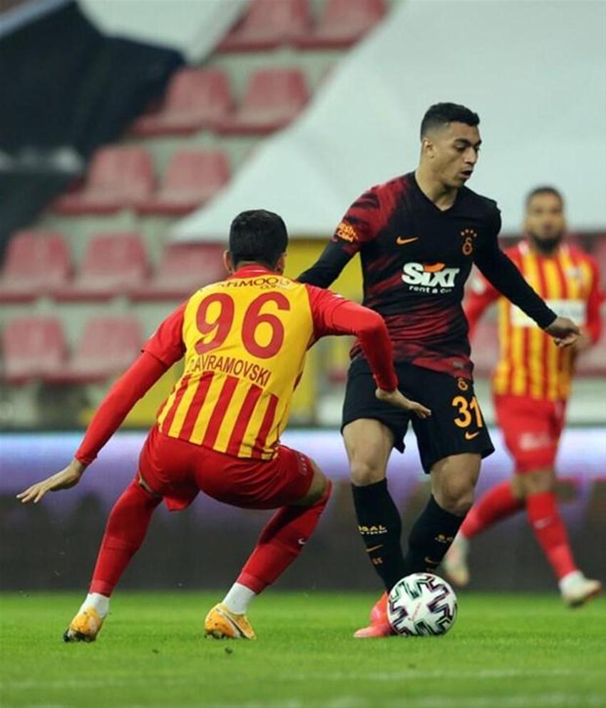 Galatasay maçında saha karıştı! Herkes duydu, Terim hakemle konuştuktan sonra...