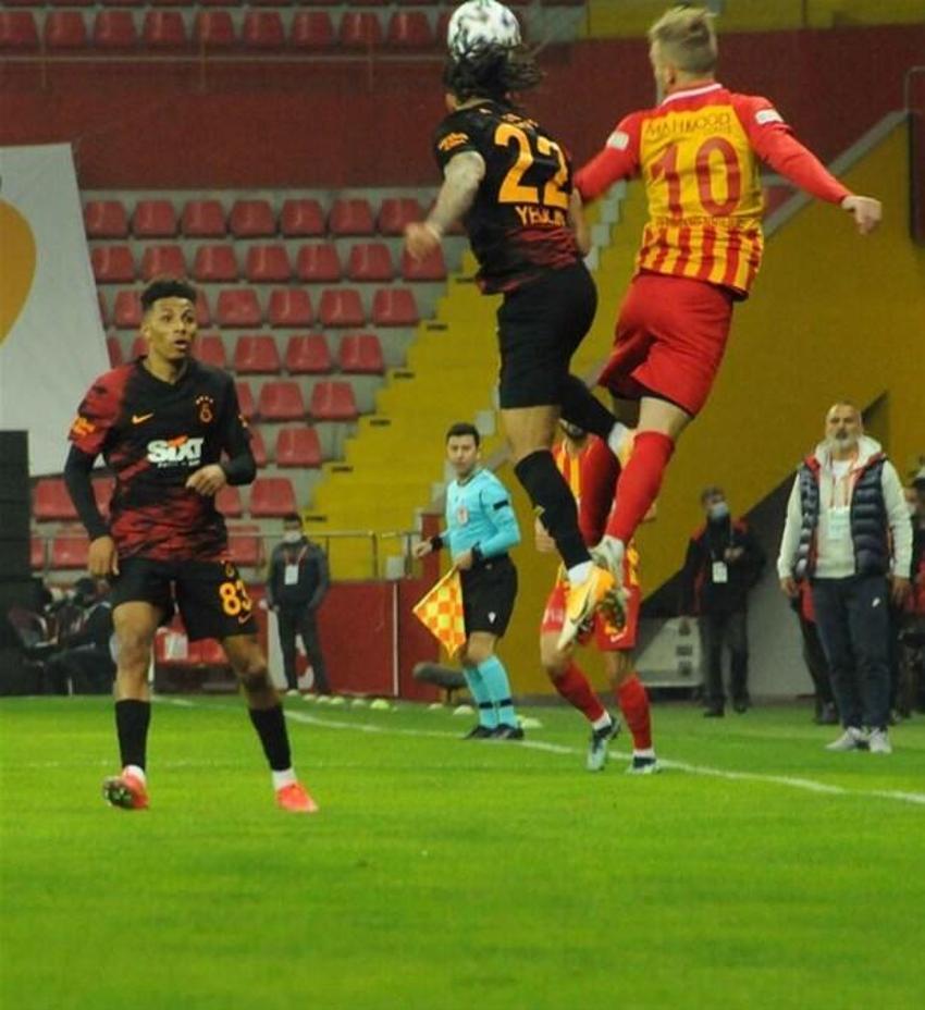 Galatasay maçında saha karıştı! Herkes duydu, Terim hakemle konuştuktan sonra...
