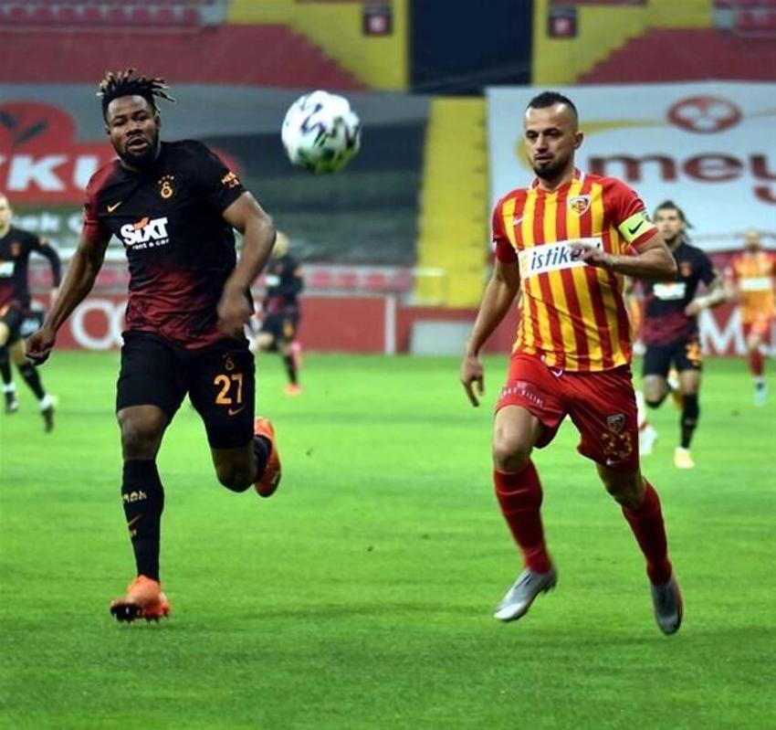 Galatasay maçında saha karıştı! Herkes duydu, Terim hakemle konuştuktan sonra...