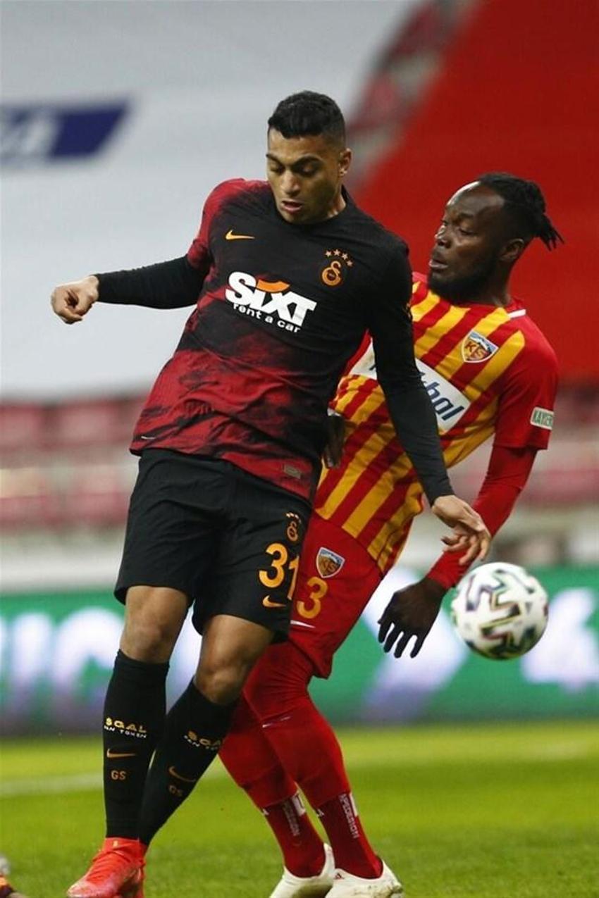 Galatasay maçında saha karıştı! Herkes duydu, Terim hakemle konuştuktan sonra...