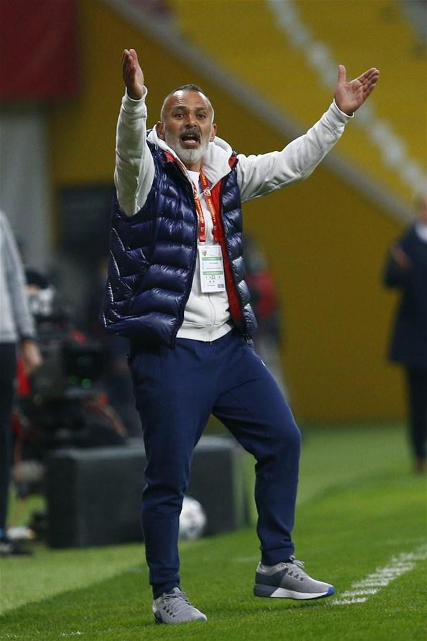 Galatasay maçında saha karıştı! Herkes duydu, Terim hakemle konuştuktan sonra...