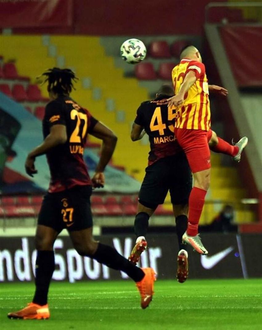 Galatasay maçında saha karıştı! Herkes duydu, Terim hakemle konuştuktan sonra...