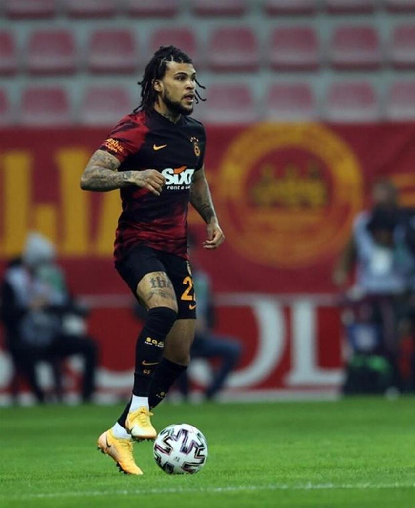 Galatasay maçında saha karıştı! Herkes duydu, Terim hakemle konuştuktan sonra...