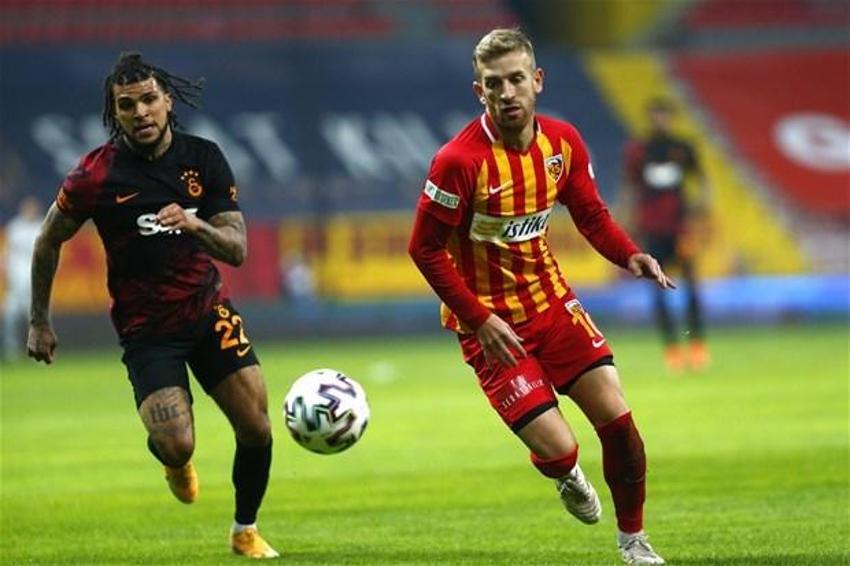 Galatasay maçında saha karıştı! Herkes duydu, Terim hakemle konuştuktan sonra...