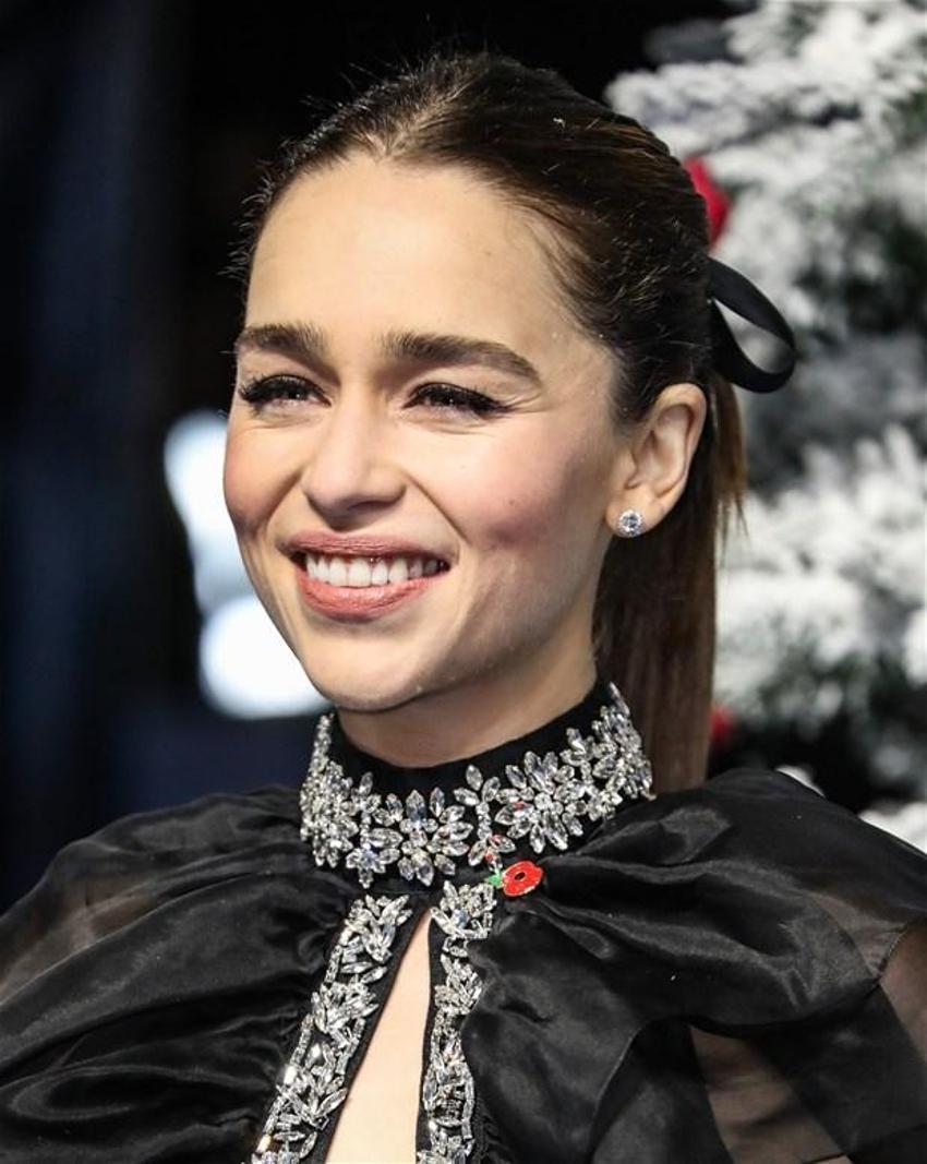 Emilia Clarke çöpçatanlık uygulamasına kayıt yaptırdı!