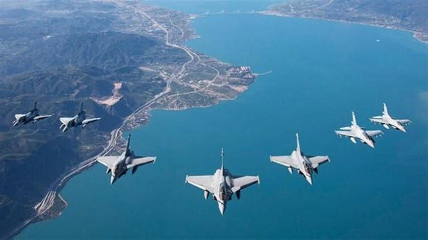 Doğu Akdeniz'de sıcak anlar! Yunanistan'ın etekleri tutuştu... Tehlikeli savaş oyunu...