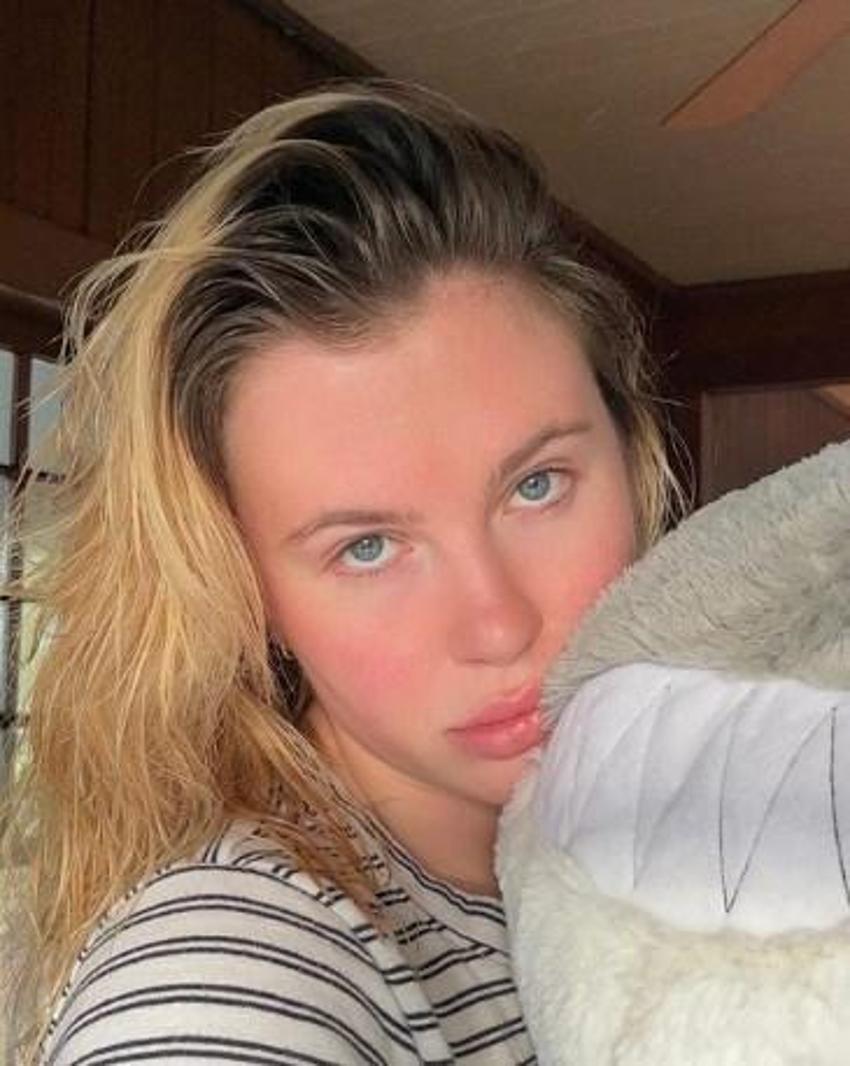 Ireland Baldwin'in bikinisi küçük gelince...