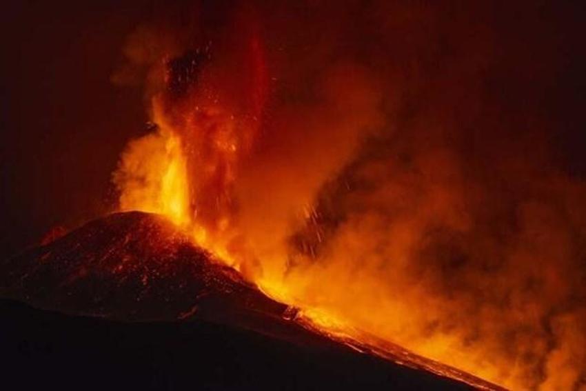 Etna canavarı kükredi! Lav selleri akmaya başladı...