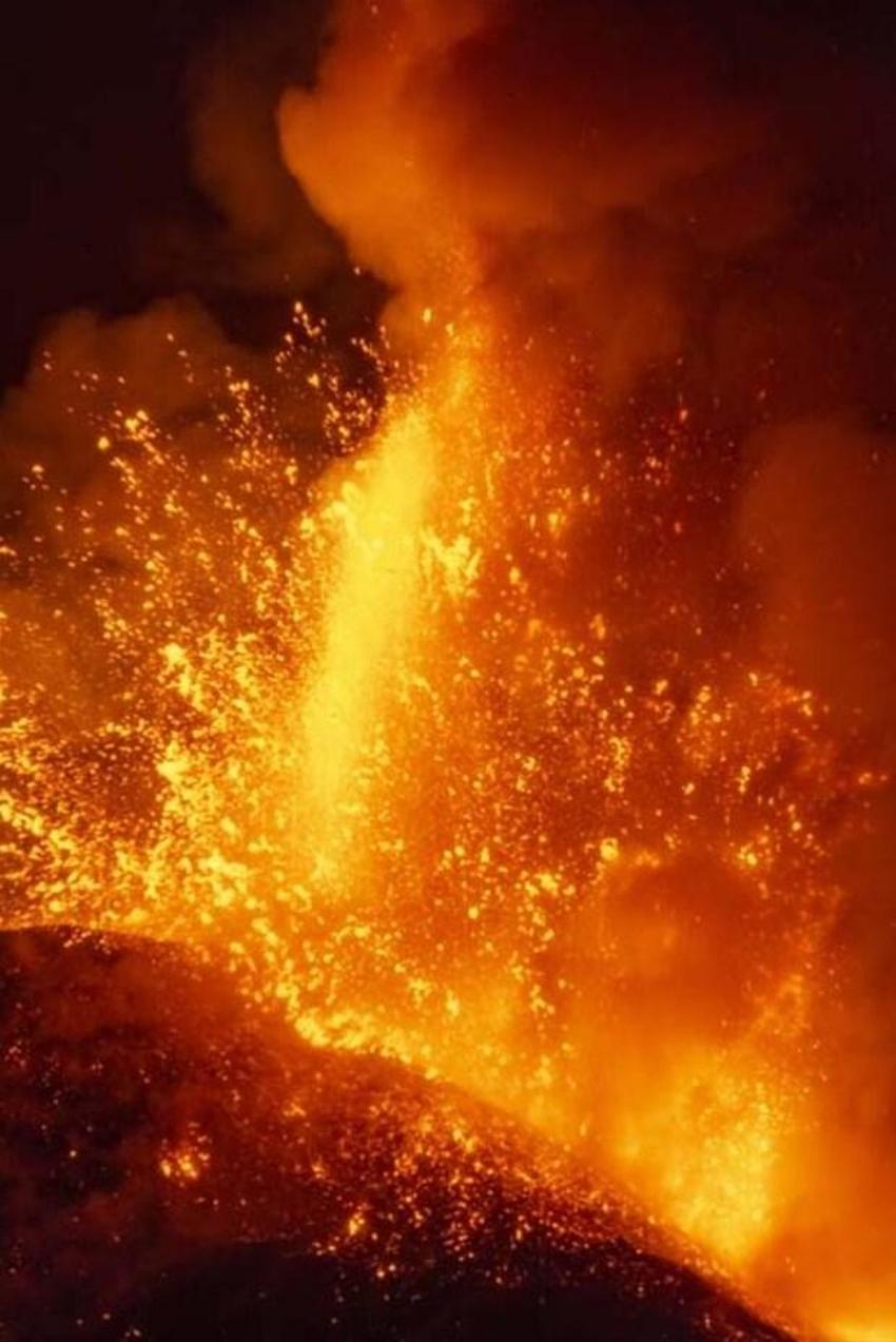 Etna canavarı kükredi! Lav selleri akmaya başladı...