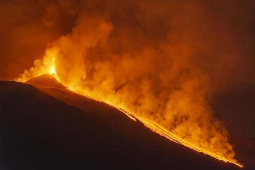 Etna canavarı kükredi! Lav selleri akmaya başladı...