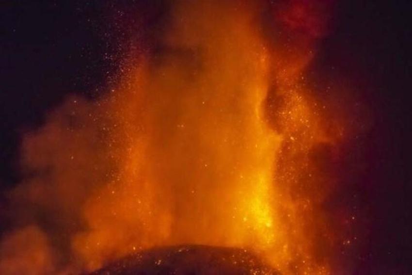 Etna canavarı kükredi! Lav selleri akmaya başladı...