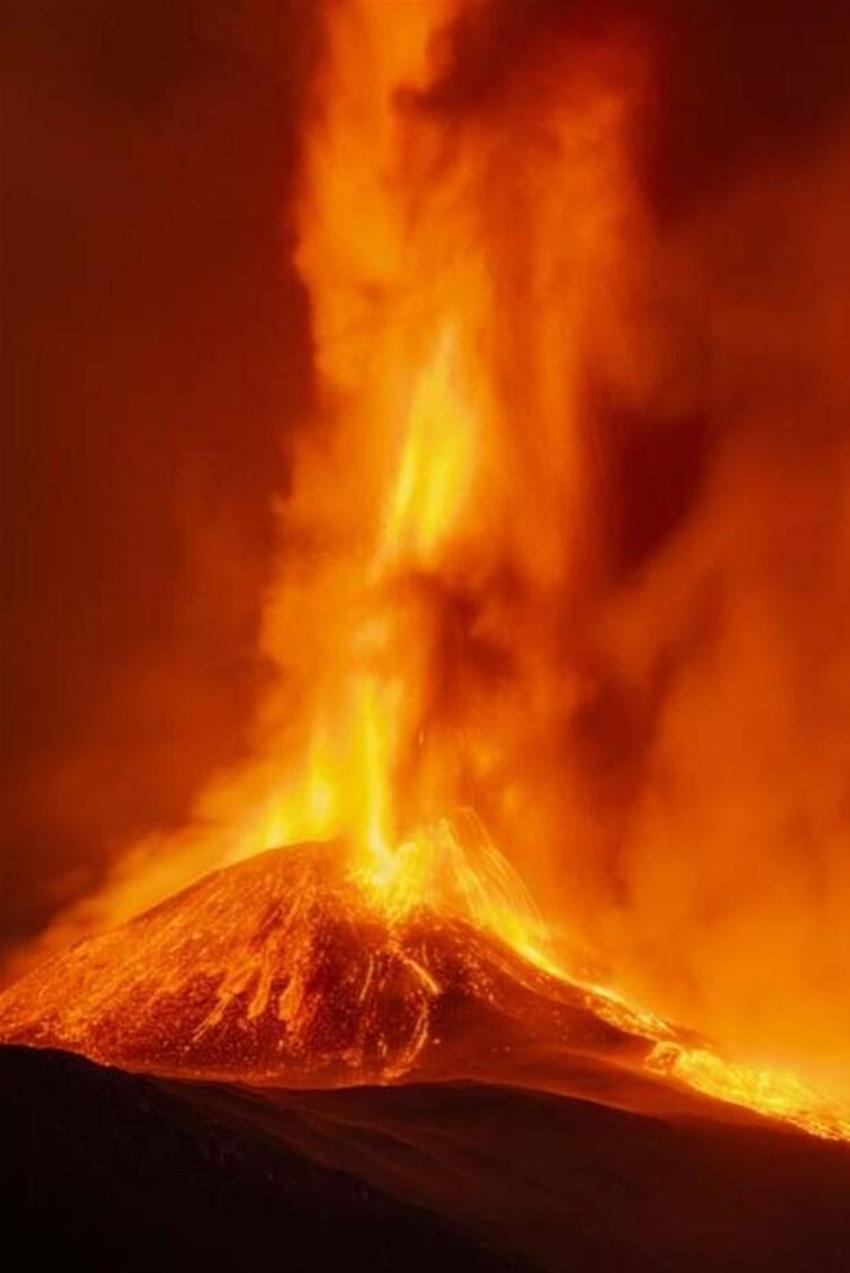 Etna canavarı kükredi! Lav selleri akmaya başladı...