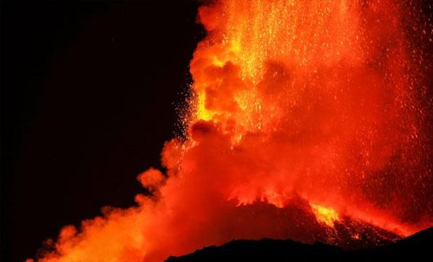 Etna canavarı kükredi! Lav selleri akmaya başladı...