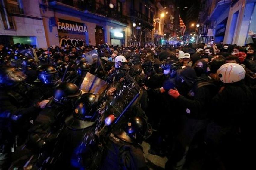 Pablo Hasel ülkeyi karıştırdı! 5 gün geçti, yangın yeri...