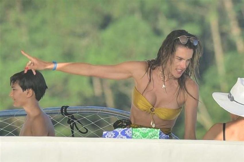 Memleketinde son günü! Doyasıya eğlendi, Alessandra Ambrosio...