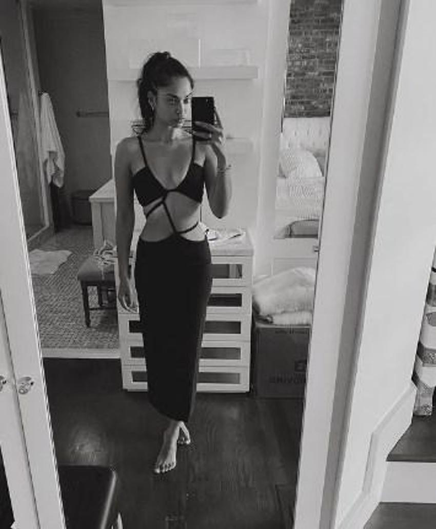 Victoria Secret meleği Shanina Shaik Instagram'ı sallıyor!