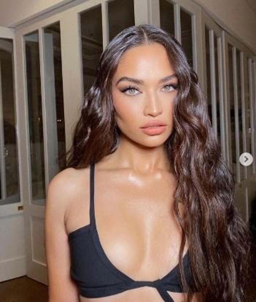 Victoria Secret meleği Shanina Shaik Instagram'ı sallıyor!