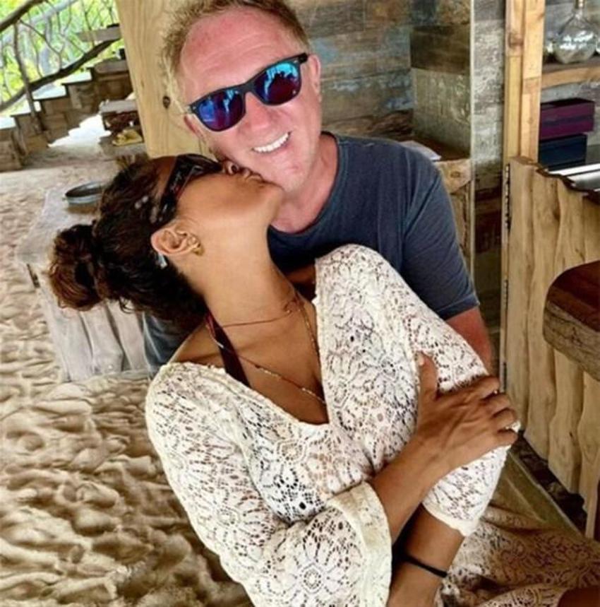 Salma Hayek: Sevişme sahnesinde ağladım!