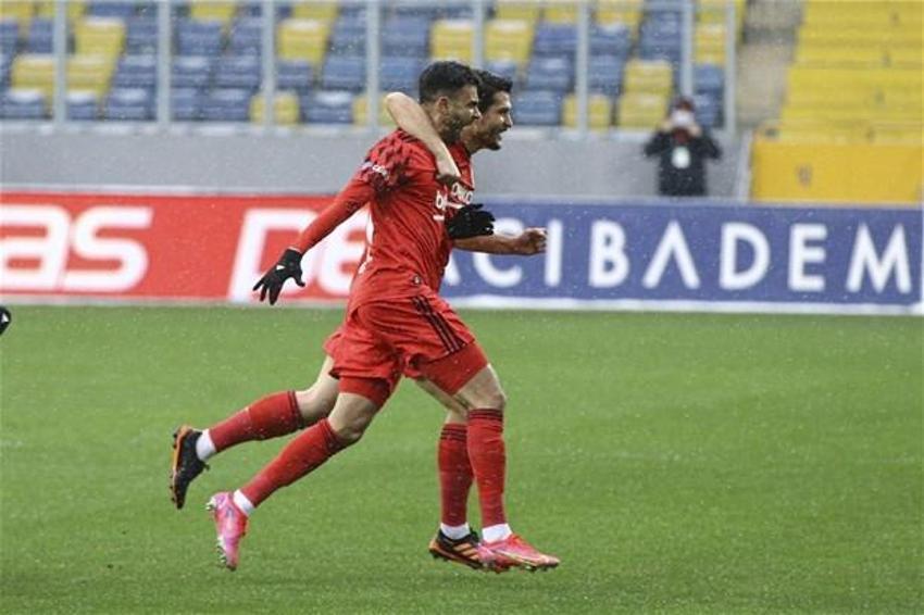 Kara Kartal'da 'Tosun Paşa' şov yaptı! Gençlerbirliği: 0 Beşiktaş: 3