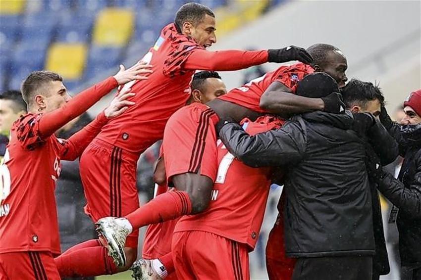 Kara Kartal'da 'Tosun Paşa' şov yaptı! Gençlerbirliği: 0 Beşiktaş: 3