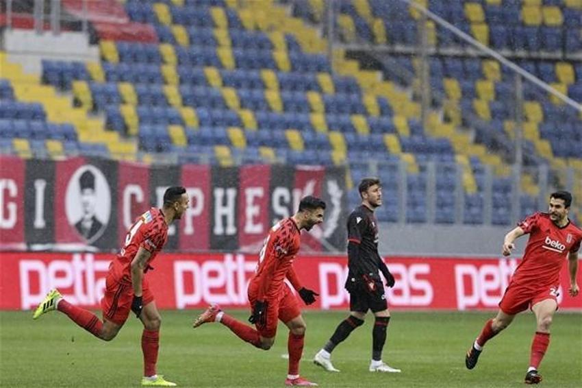 Kara Kartal'da 'Tosun Paşa' şov yaptı! Gençlerbirliği: 0 Beşiktaş: 3
