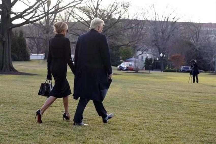 Trump'a darbe üstüne darbe! Melania yaptıklarıyla şok etti...