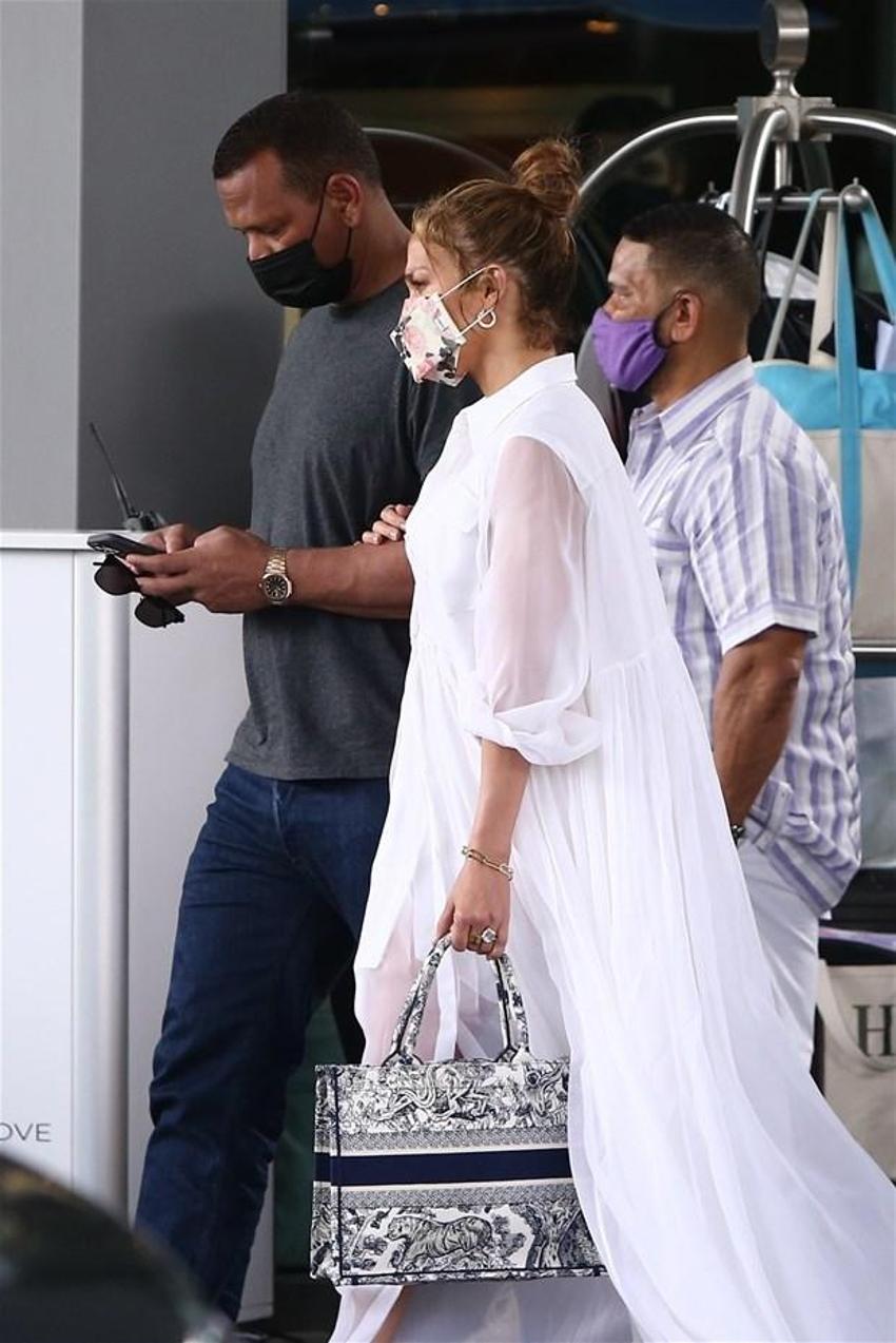 Jennifer Lopez ve Alex Rodriguez'in erken Sevgililer Günü kutlaması!