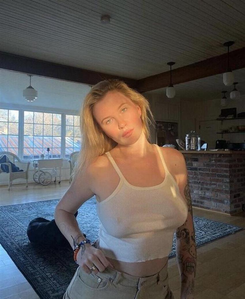 Ireland Baldwin beyaz gömlek giydi,olay oldu!